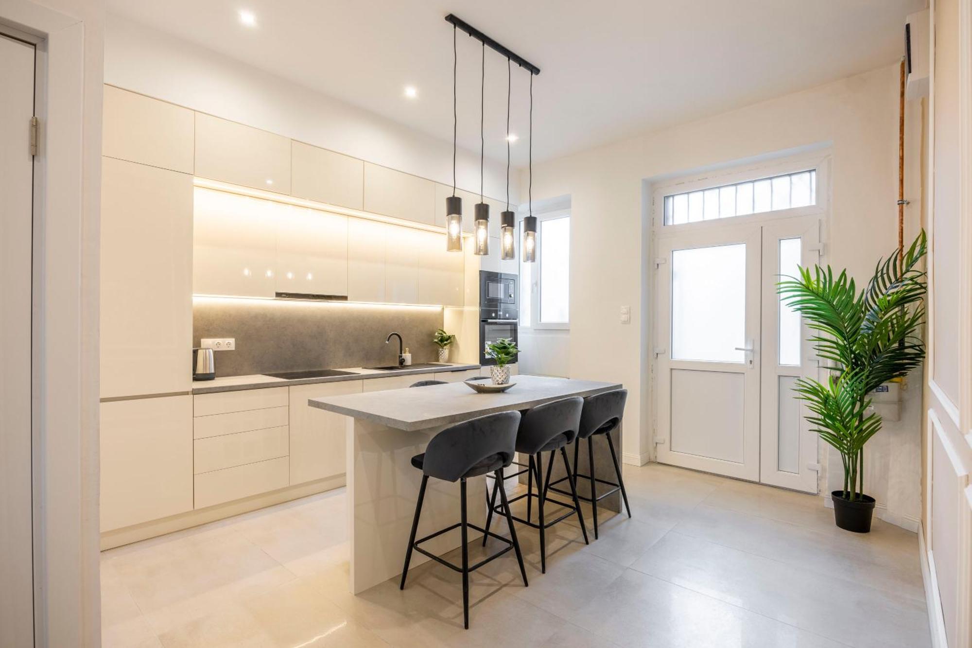Luxury & Classy Central Apartment With 3Bedrm, 2Bathrm Budapest Exterior photo